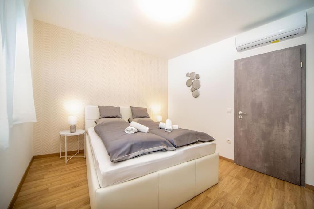 Grace Pine Apartment 1 Budapesta Exterior foto